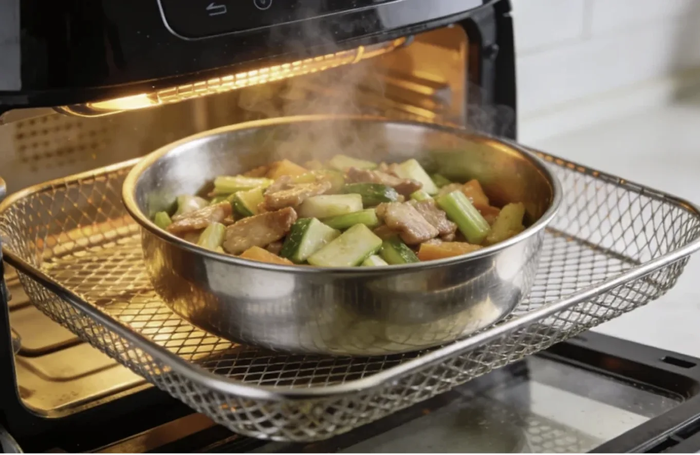 Você pode usar panelas de metal em um forno de convecção de micro-ondas com segurança?