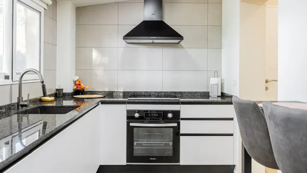 How Can an Open Kitchen Stay Fume-Free with a Smoke-Absorbing Lid?缩略图